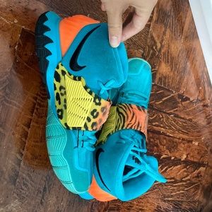 Kyries 6 oracle aqua